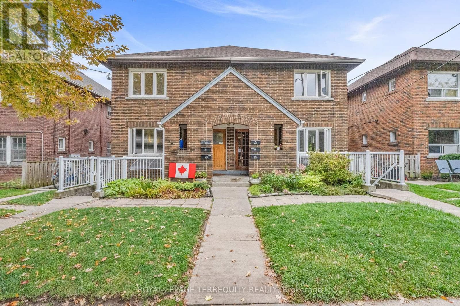 51 CLAXTON BOULEVARD, Toronto — photo 2