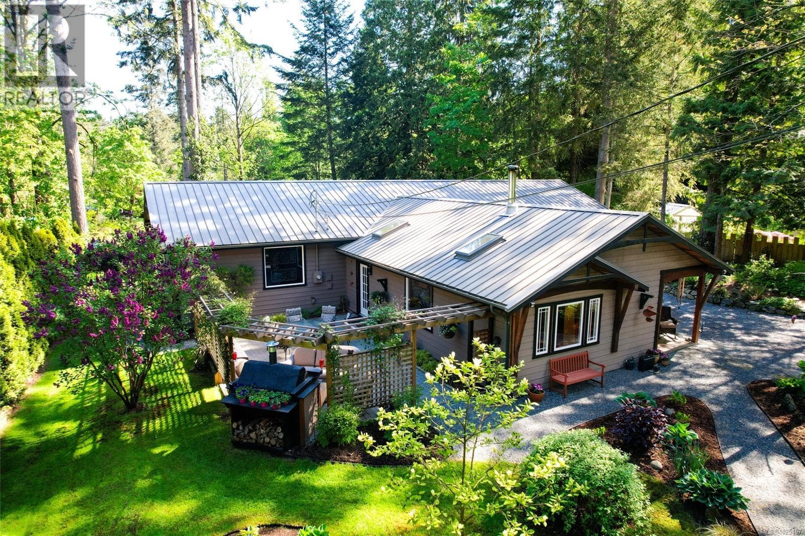1126 NORTH ROAD, Vancouver Island — photo 2