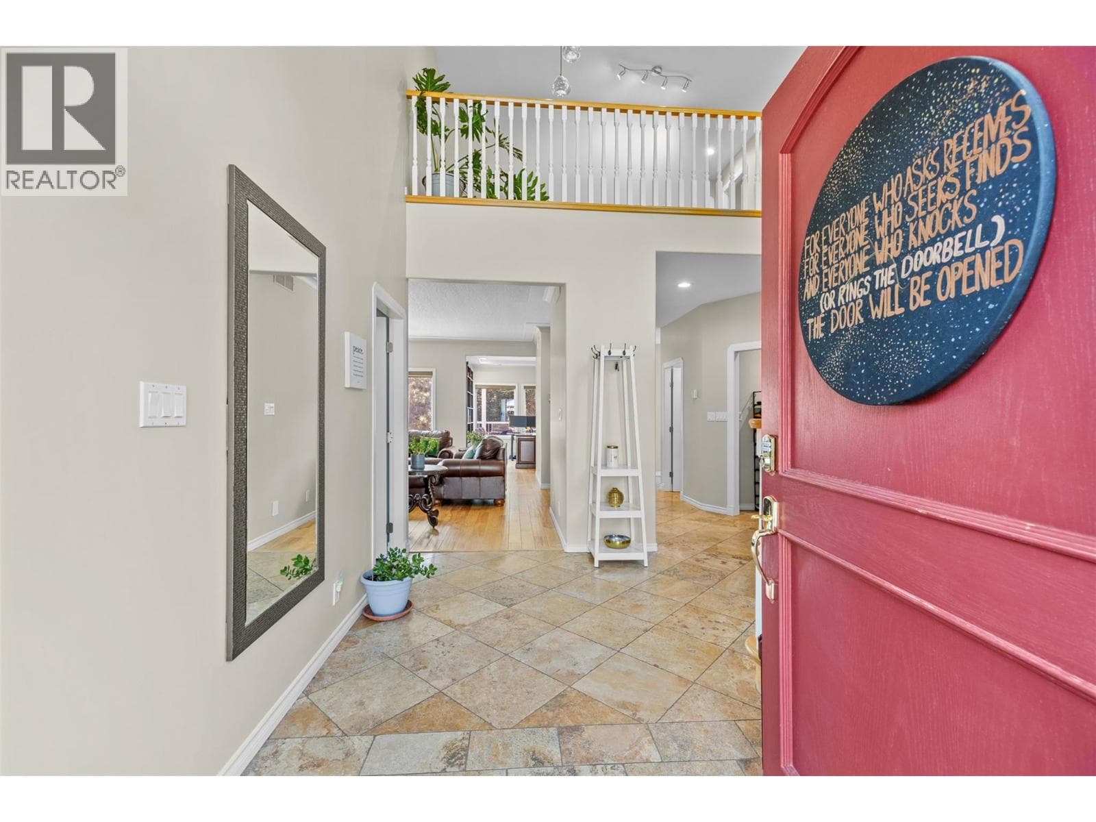 240 HERITAGE BOULEVARD, Interior REALTORS® — photo 5