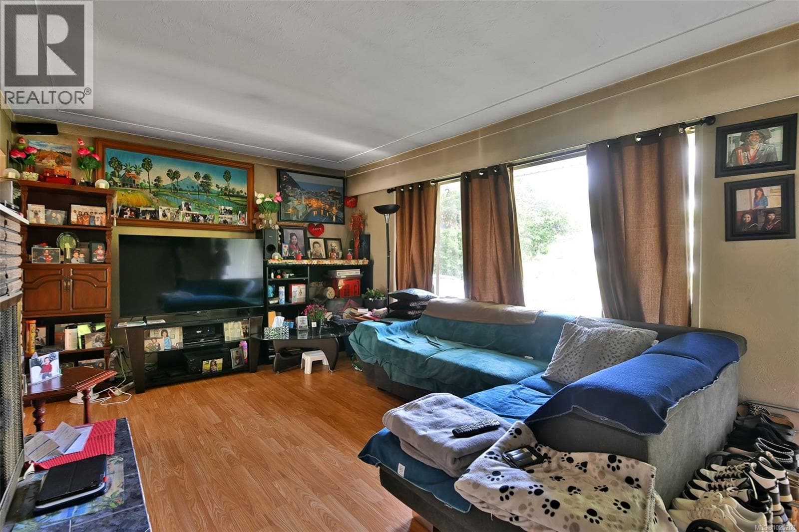 311 HOLLY AVENUE, Vancouver Island — photo 4