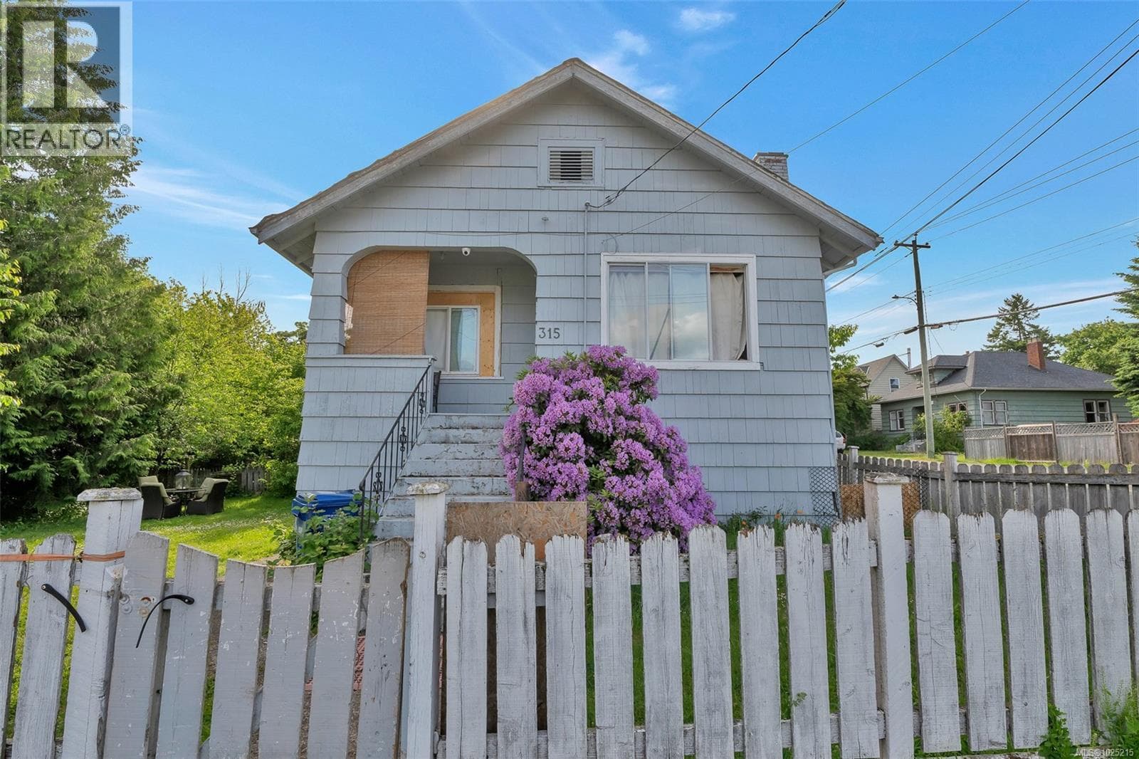 315 HOLLY AVENUE, Vancouver Island — photo 2