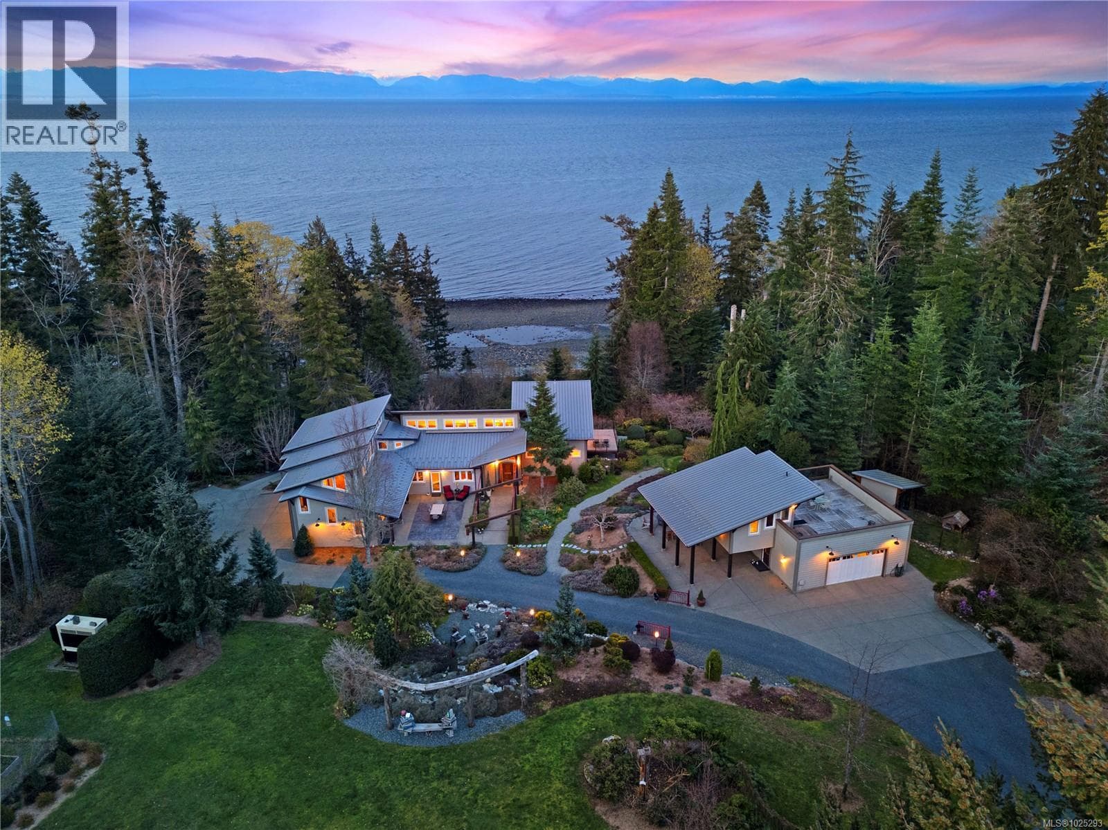6520 EAGLES DRIVE, Vancouver Island — photo 2