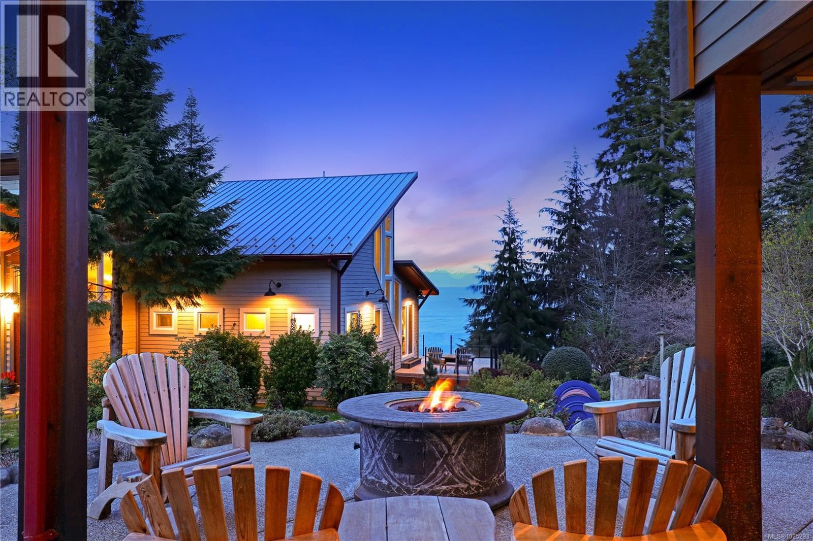 6520 EAGLES DRIVE, Vancouver Island — photo 4
