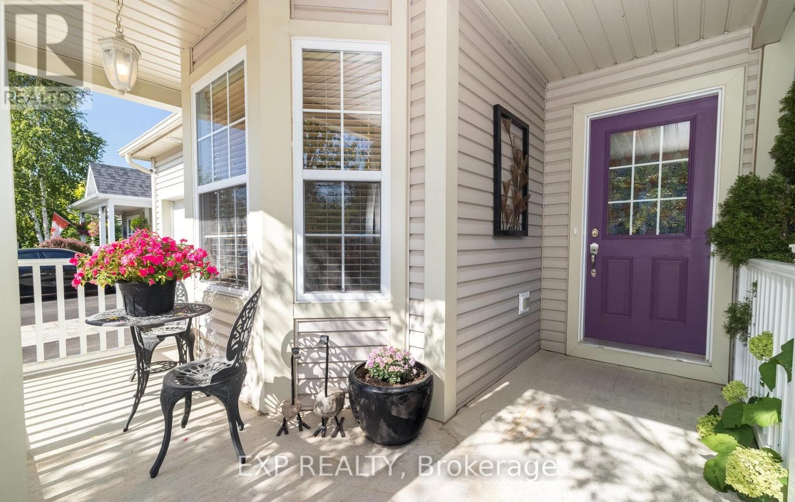 105 HAMPSON CRESCENT, Toronto — photo 2