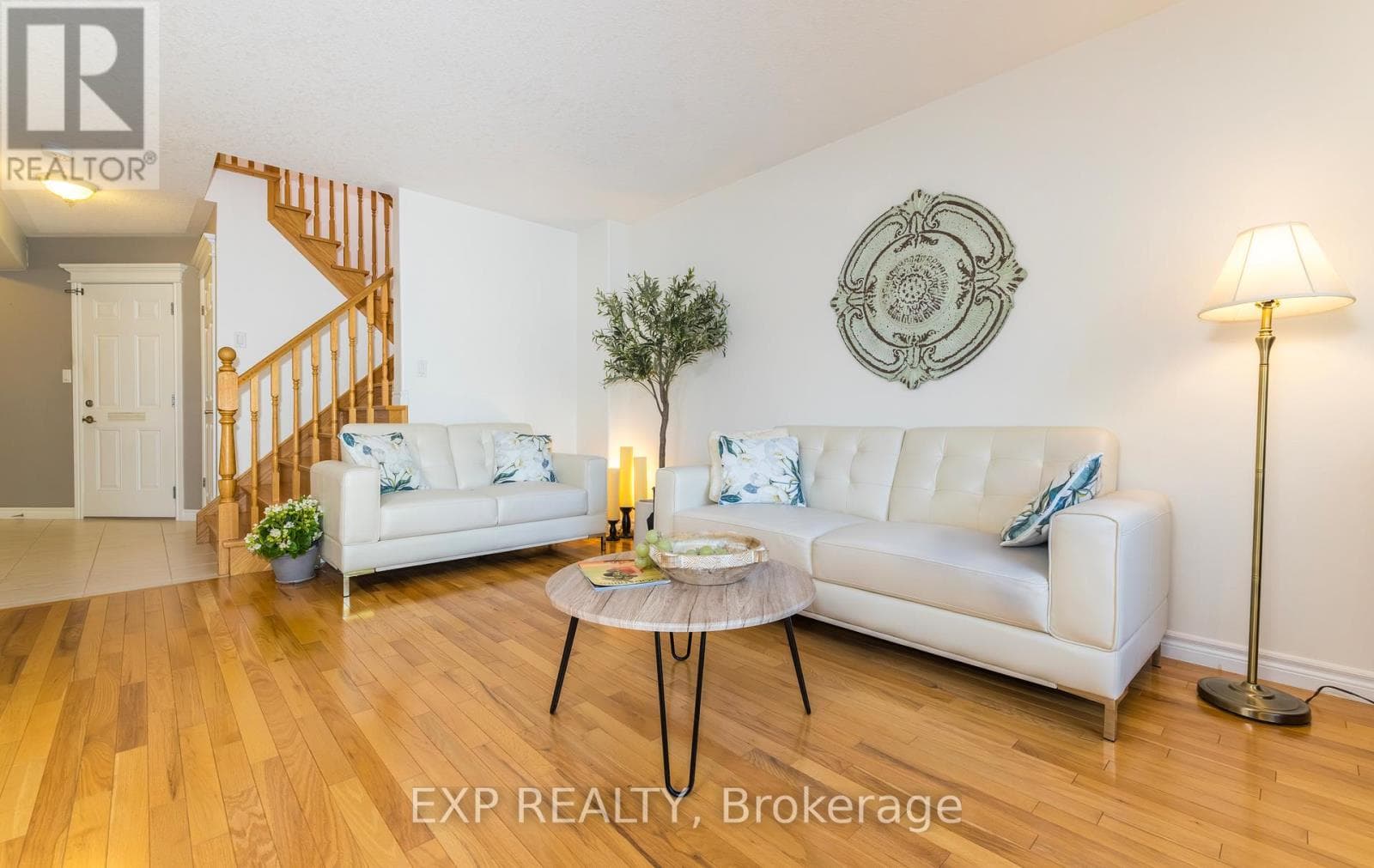 105 HAMPSON CRESCENT, Toronto — photo 5