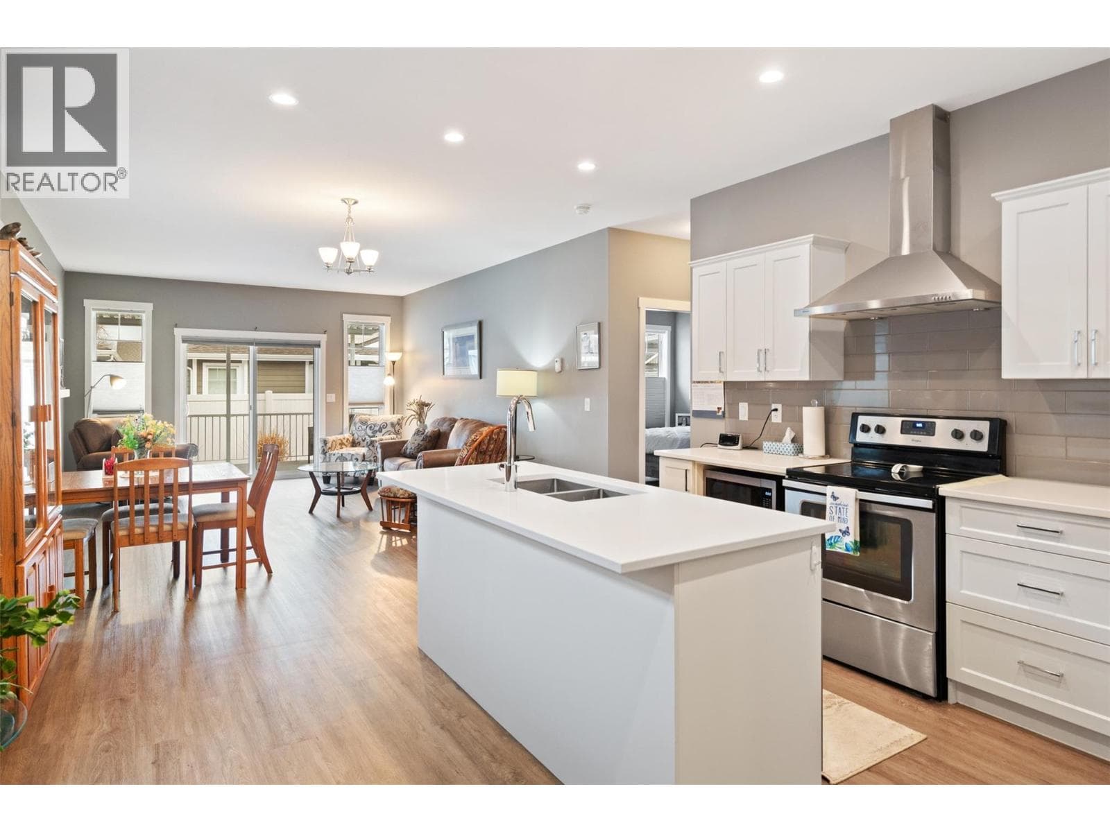 351 Warren Avenue W Unit# 42, Interior REALTORS® — photo 3