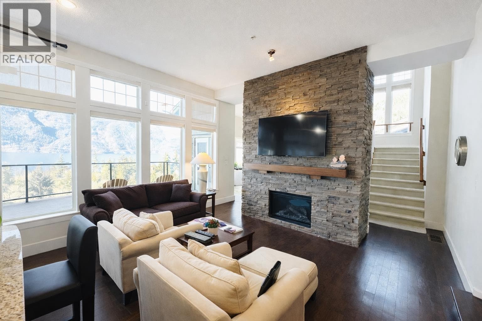 700 OCEAN CREST DRIVE, Greater Vancouver — photo 3