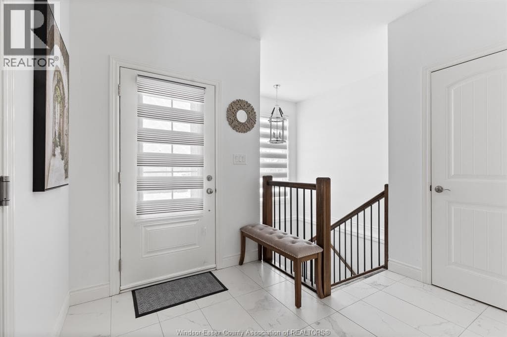 230 MCLELLAN AVENUE, Windsor — photo 2