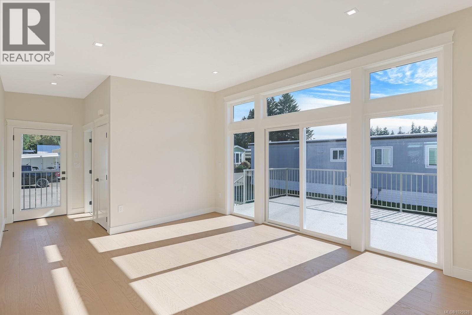 16 1240 Wilkinson Rd, Vancouver Island — photo 4