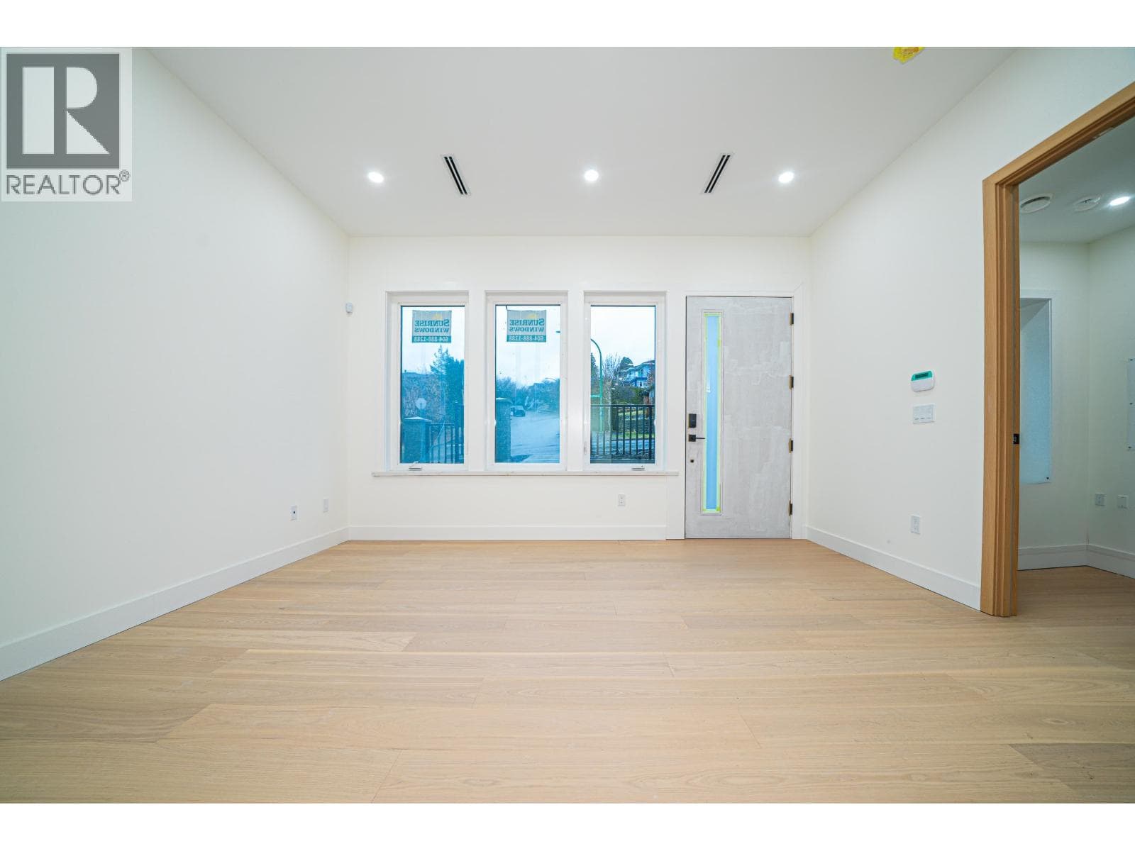 2 5091 BUXTON STREET, Greater Vancouver — photo 3
