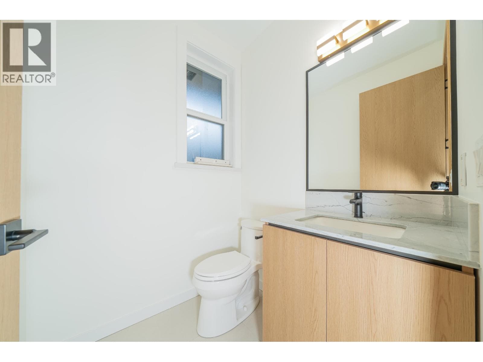 2 5091 BUXTON STREET, Greater Vancouver — photo 4