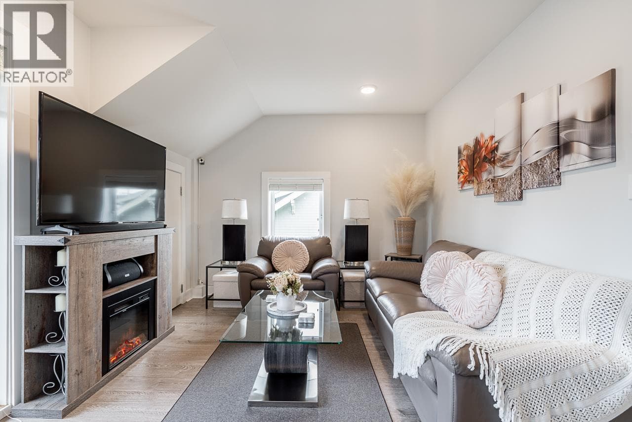 406 EIGHTH AVENUE, Greater Vancouver — photo 4