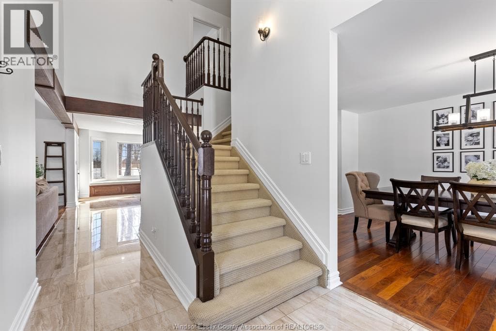 313 CRYSTAL BAY DRIVE, Windsor — photo 2