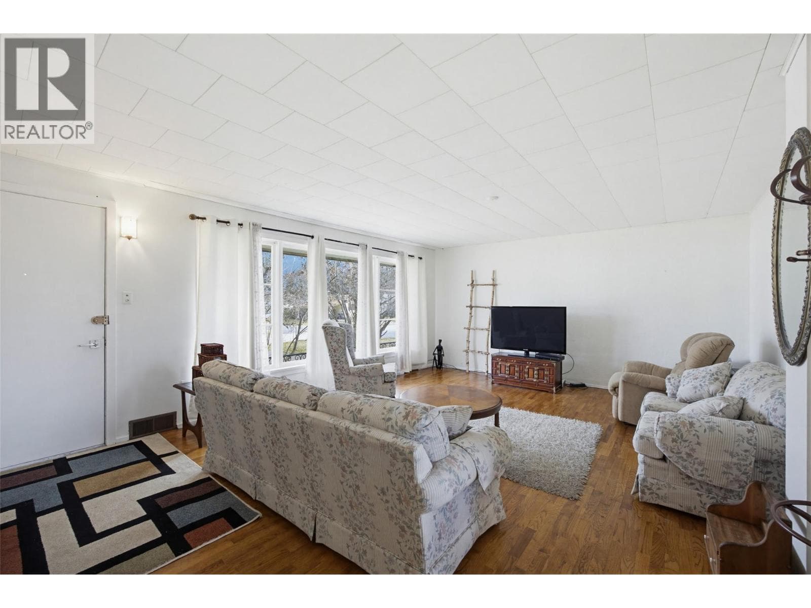 306 birch Street, Interior REALTORS® — photo 3