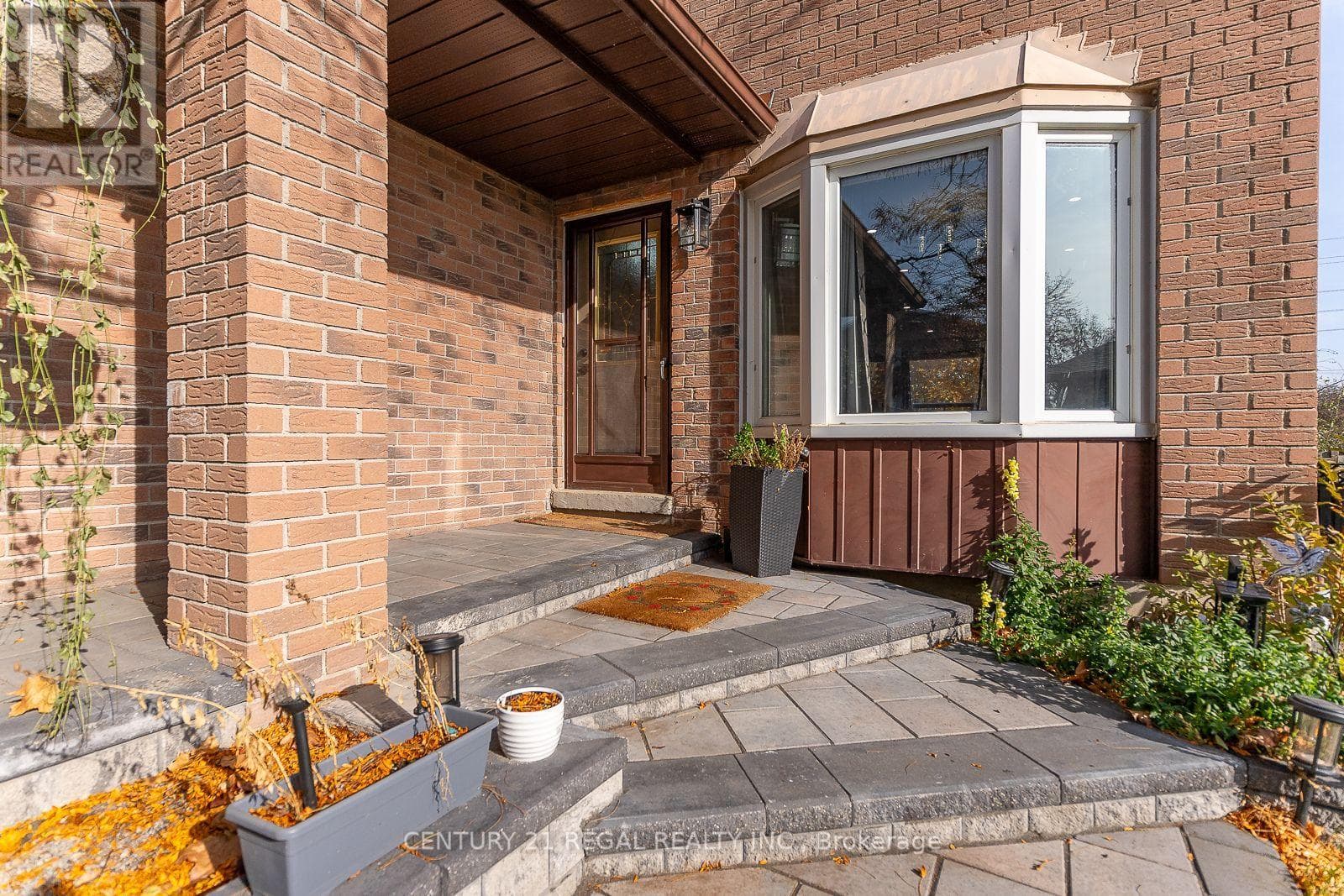 28 UPLAND DRIVE, Toronto — photo 3
