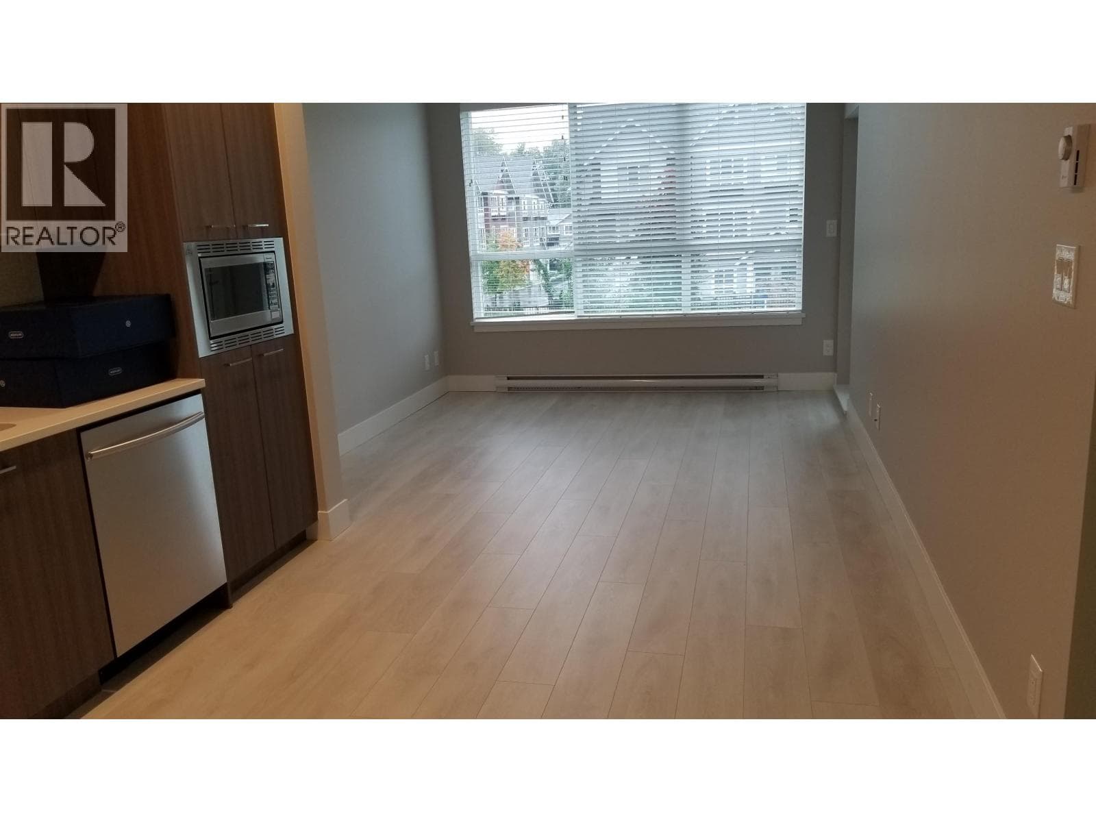 212 4690 HAWK LANE, Greater Vancouver — photo 2