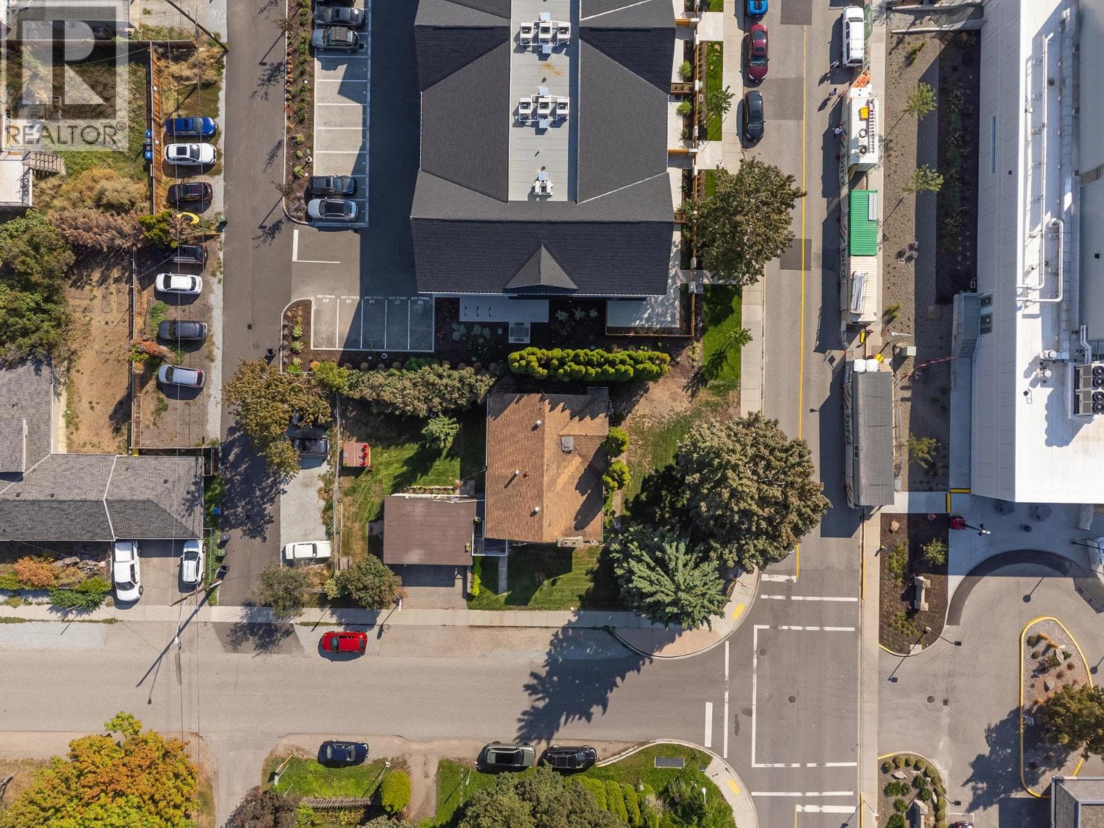 408 ROYAL AVENUE, Interior REALTORS® — photo 5