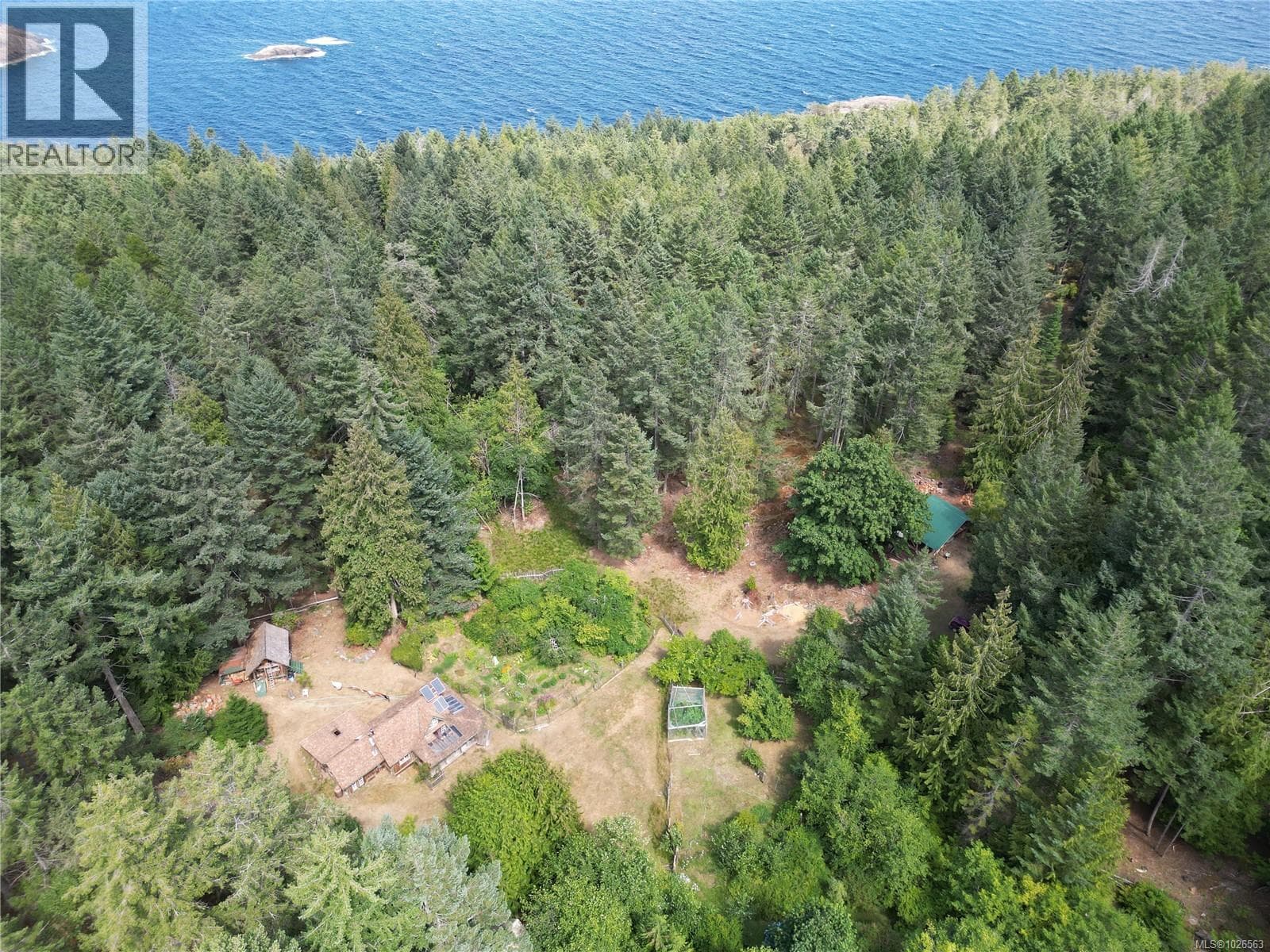 10 WINDHAM ROAD, Vancouver Island — photo 2