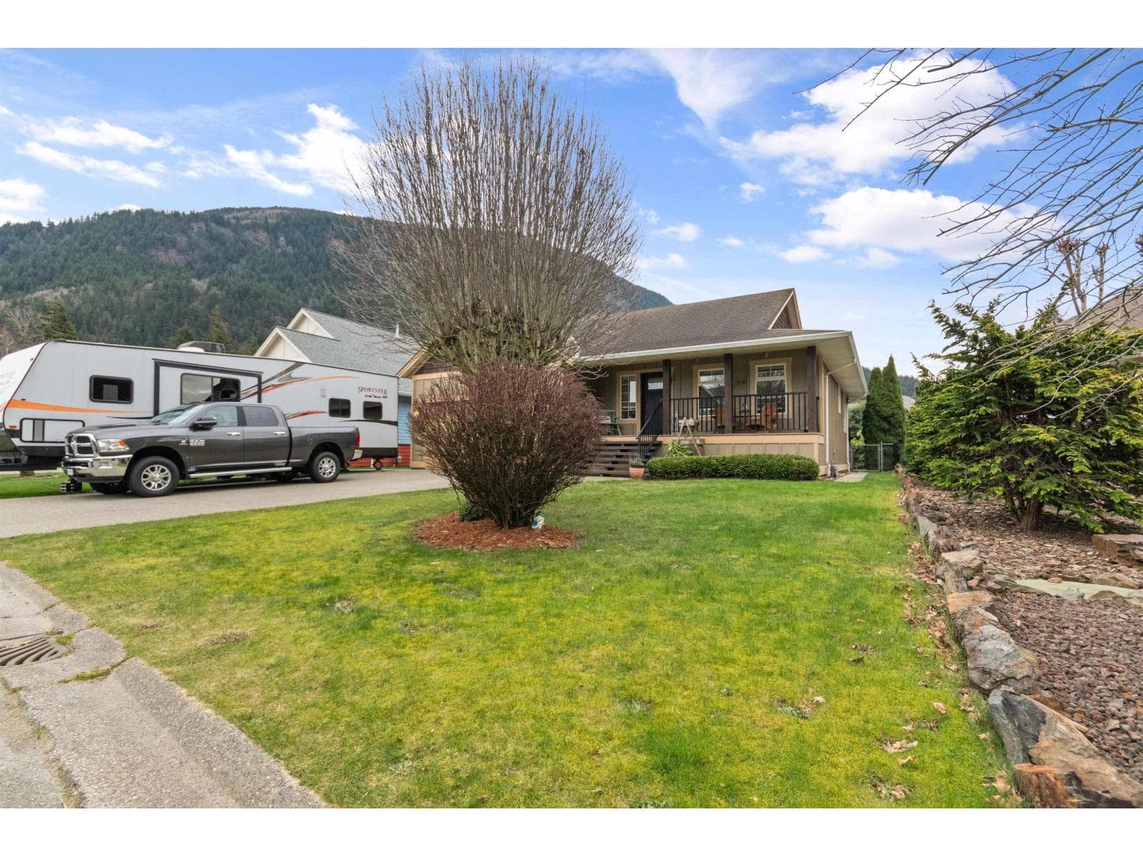 246 BALSAM AVENUE, Harrison Hot Springs, Chilliwack — photo 2
