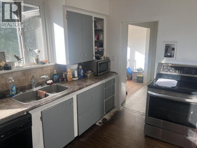 6968 ALBERNI STREET, Powell River — photo 3