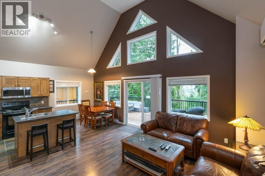 7268 ESTATE PLAZA, Interior REALTORS® — photo 2