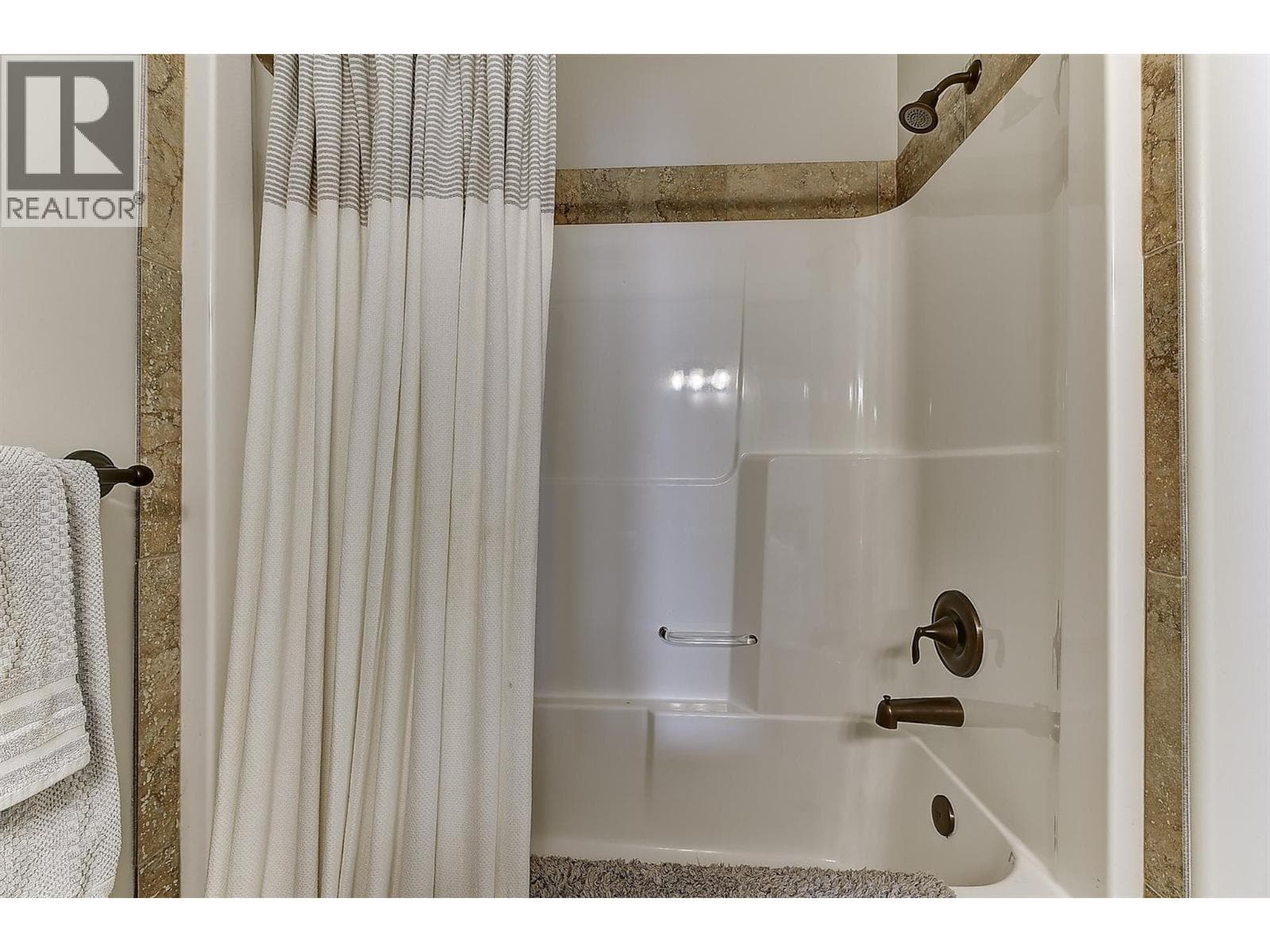 2283 Shannon Heights Court Unit# 18, Interior REALTORS® — photo 4
