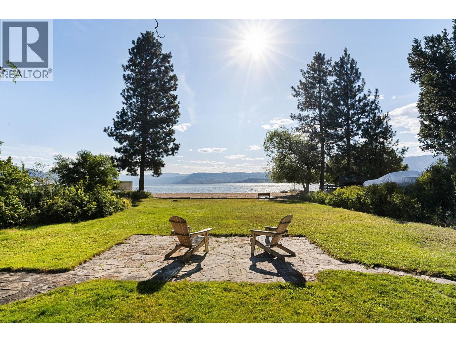 4164 LAKESHORE ROAD in North Mission - Crawford