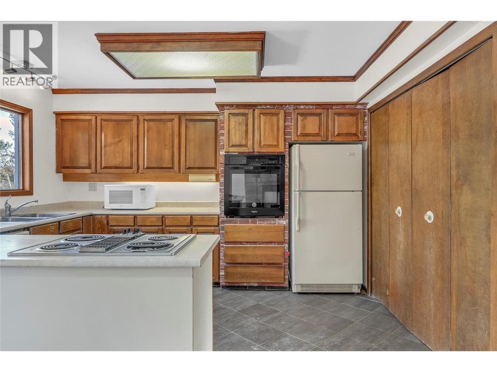 379 MAYNE Avenue, Interior REALTORS® — photo 3