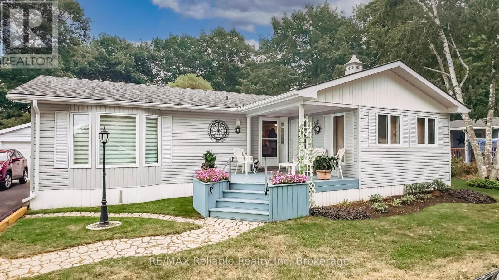 8 CREE LANE in 