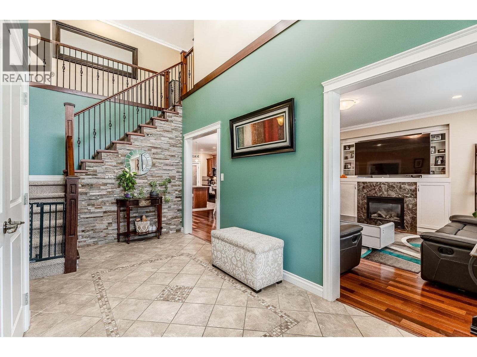2240 Jackson Avenue, Interior REALTORS® — photo 4