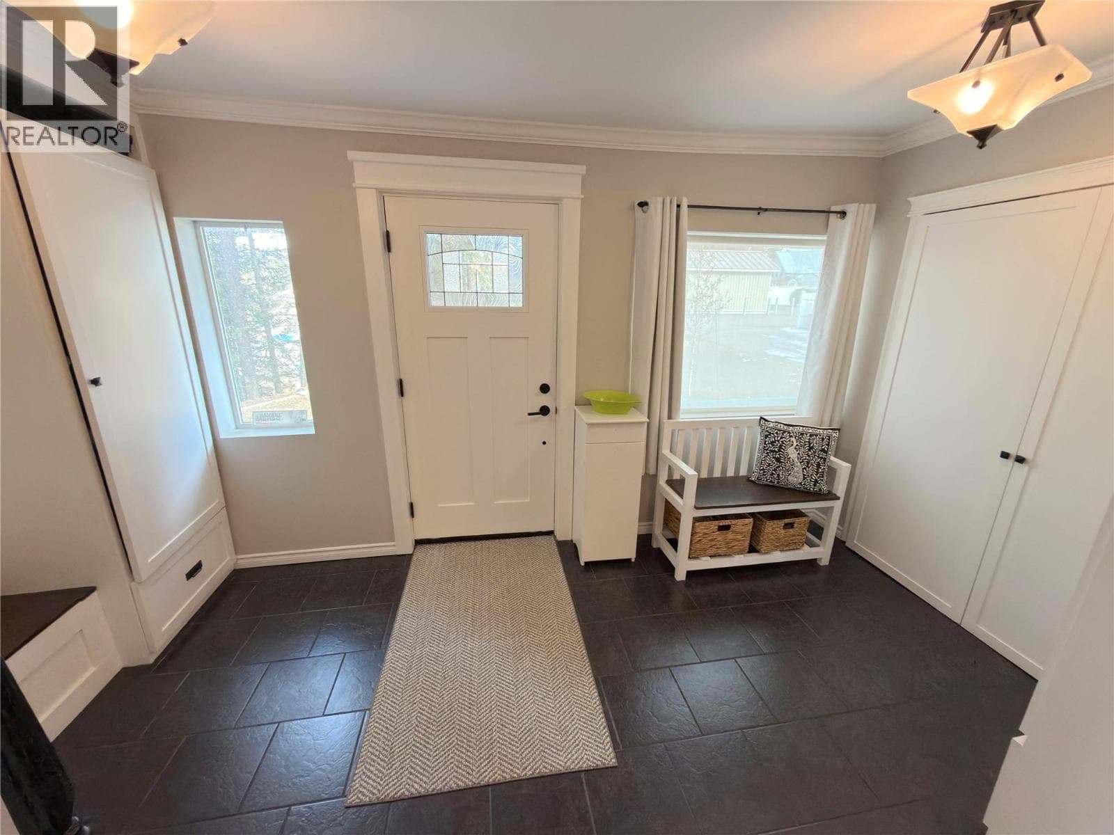 240 Warren Street, Interior REALTORS® — photo 5