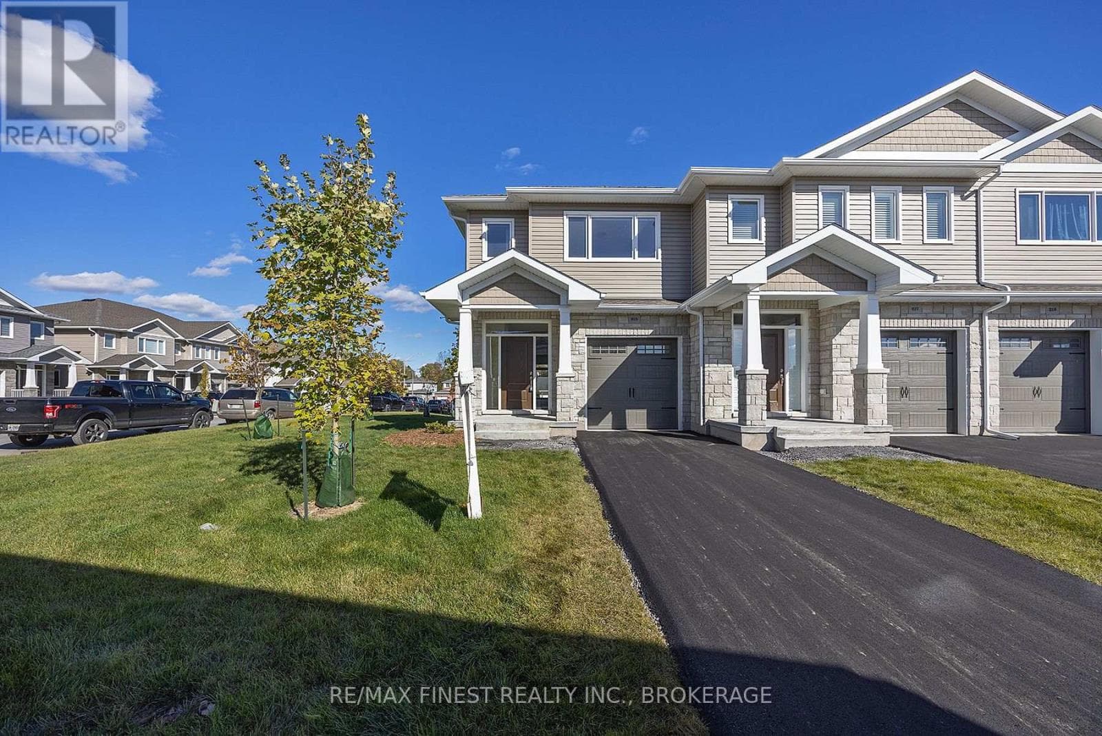 215 HERITAGE PARK DRIVE, Kingston — photo 2