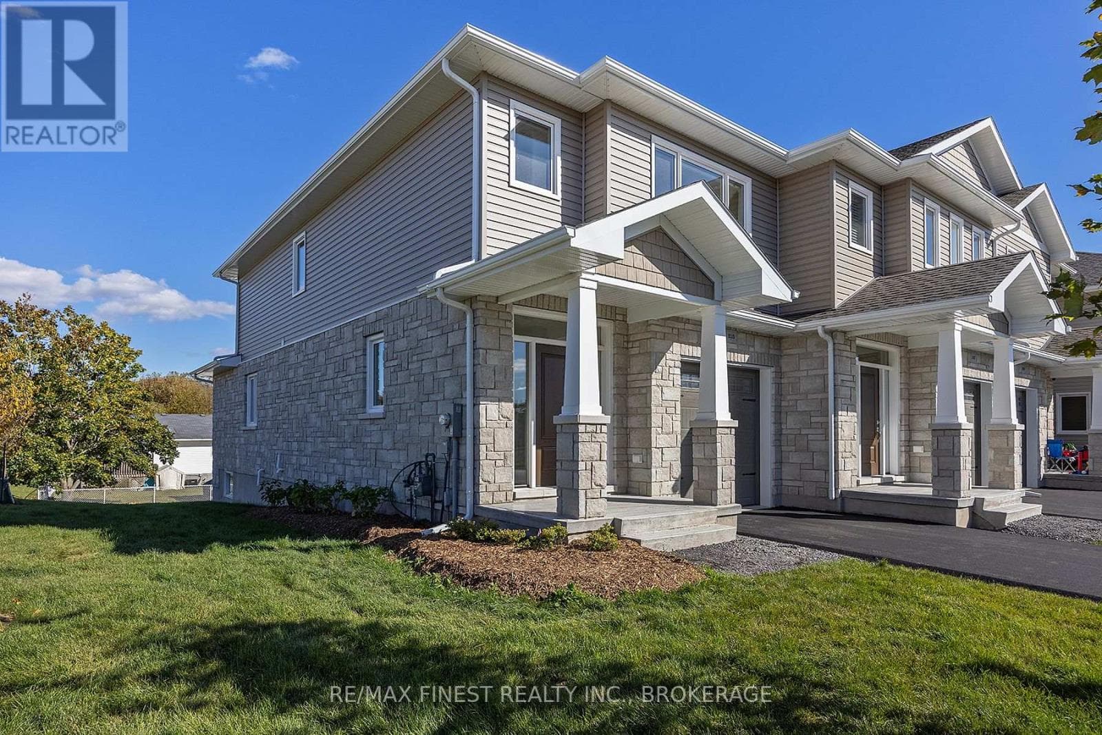 215 HERITAGE PARK DRIVE, Kingston — photo 3