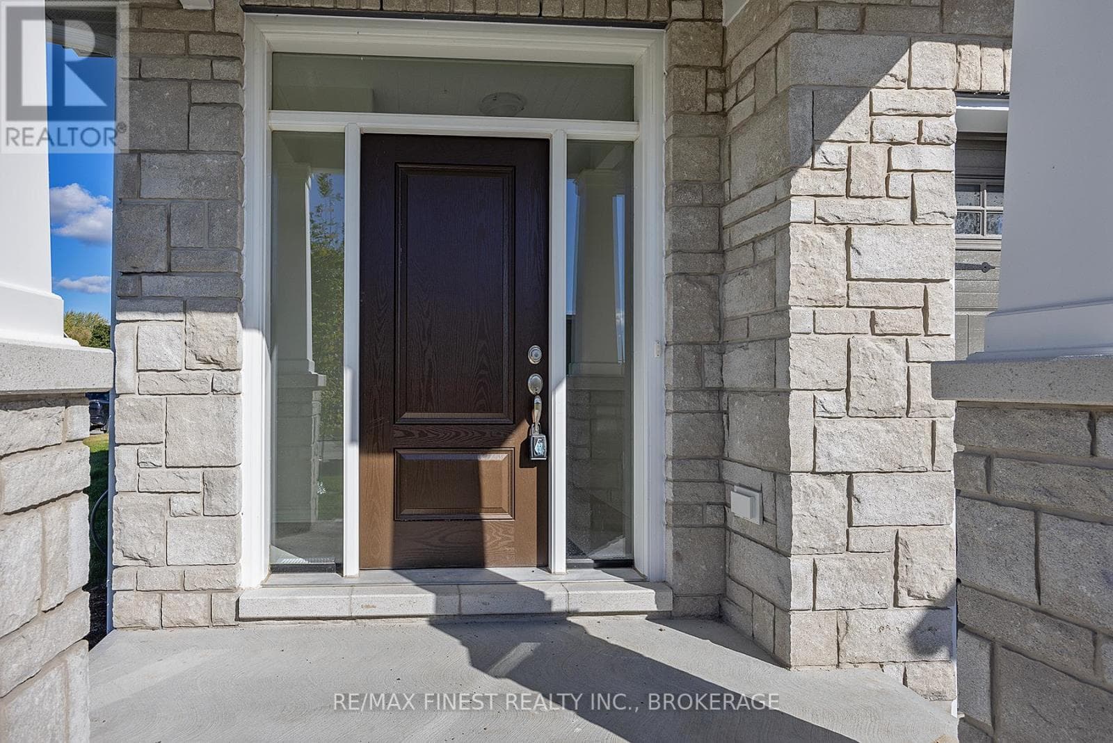 215 HERITAGE PARK DRIVE, Kingston — photo 5