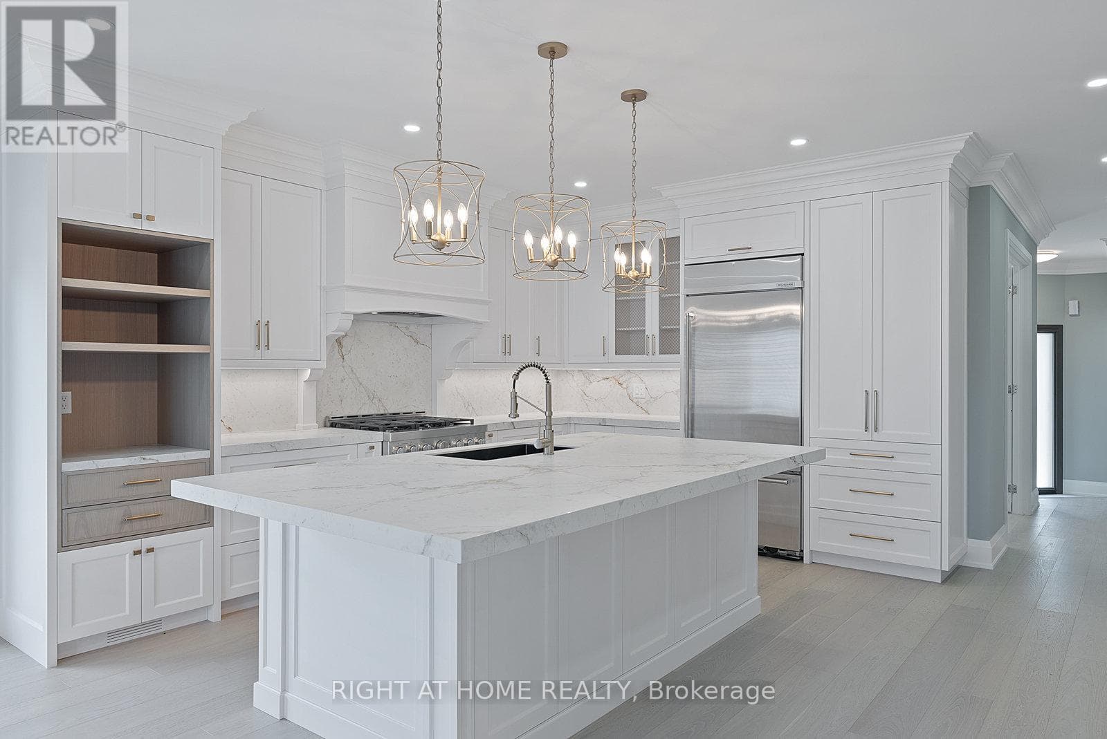 10 RIVERWOOD TERRACE, Toronto — photo 2