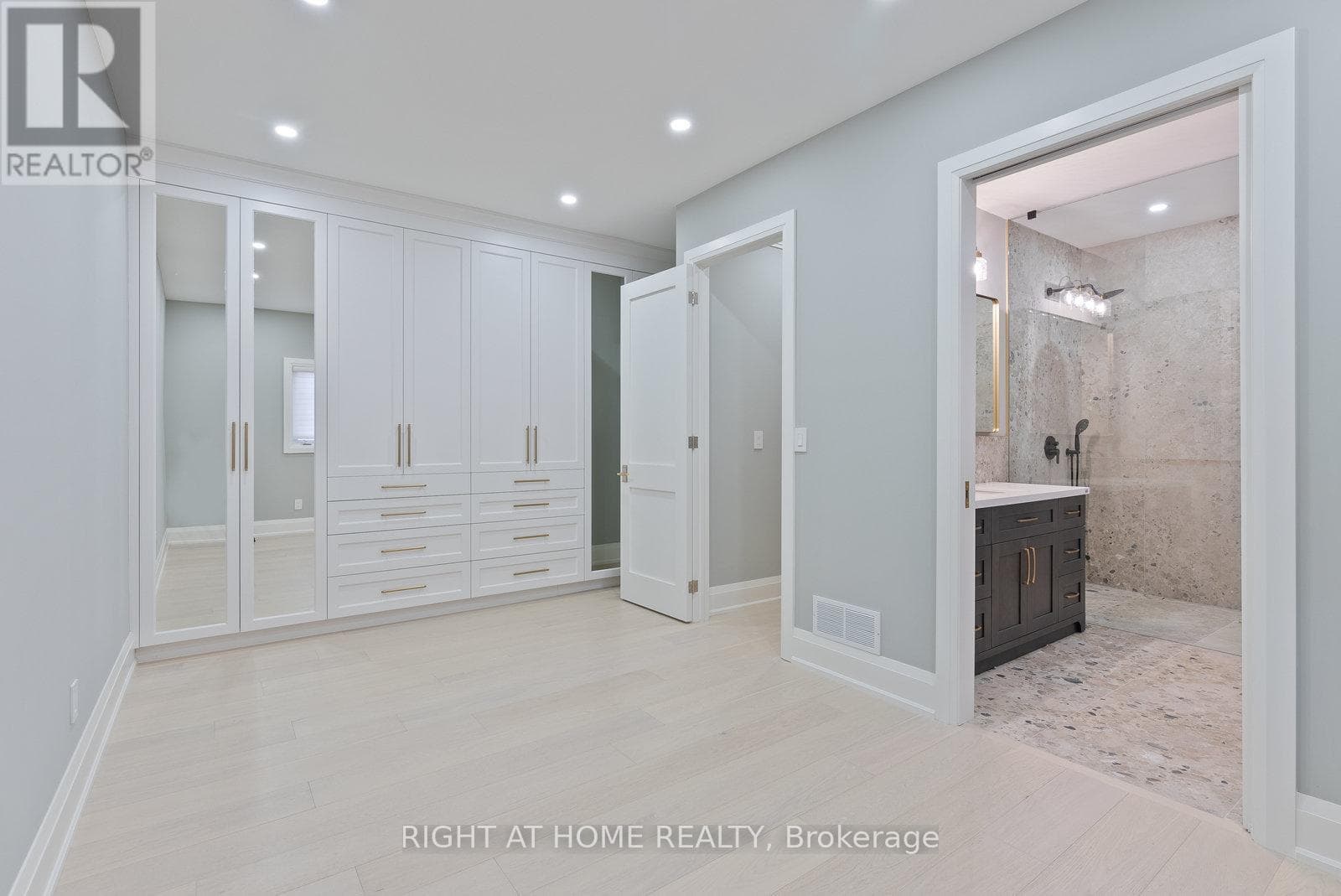 10 RIVERWOOD TERRACE, Toronto — photo 4