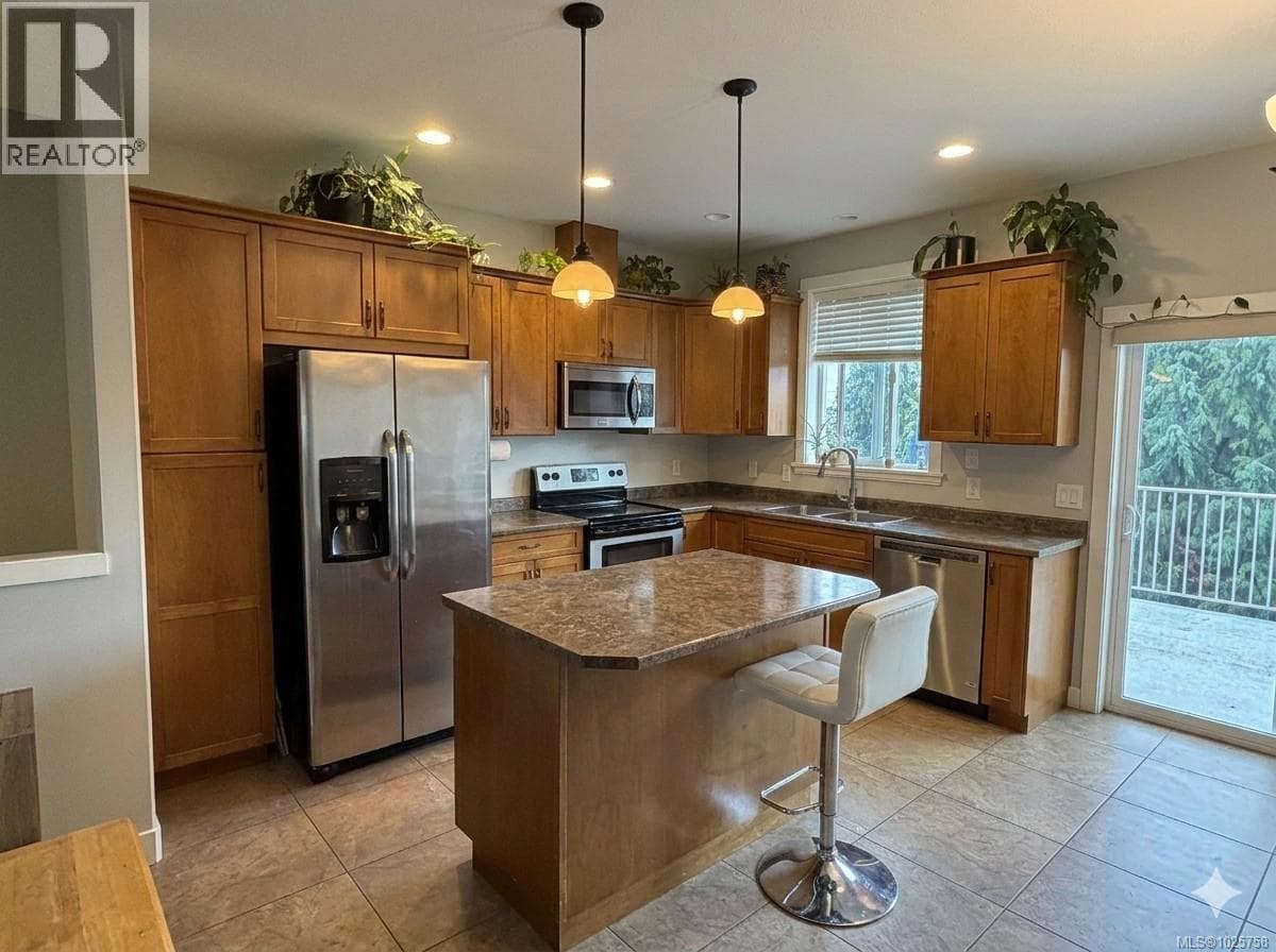 2767 Alder St S, Vancouver Island — photo 5