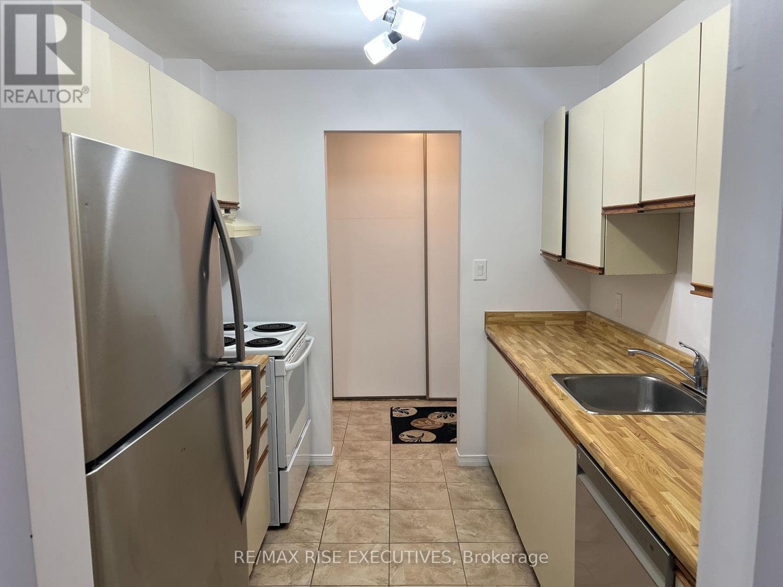 110 - 1100 MILLWOOD AVENUE, Rideau St.Lawrence — photo 4