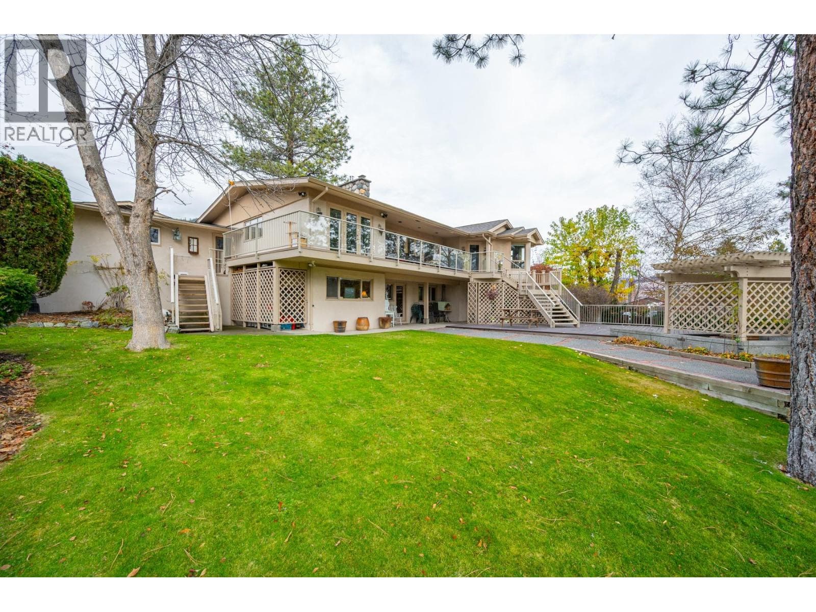2398 Reid Avenue, Interior REALTORS® — photo 2