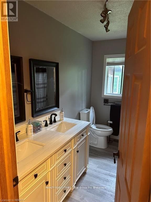 1372 VILLAGE ROAD, North Bay — photo 4