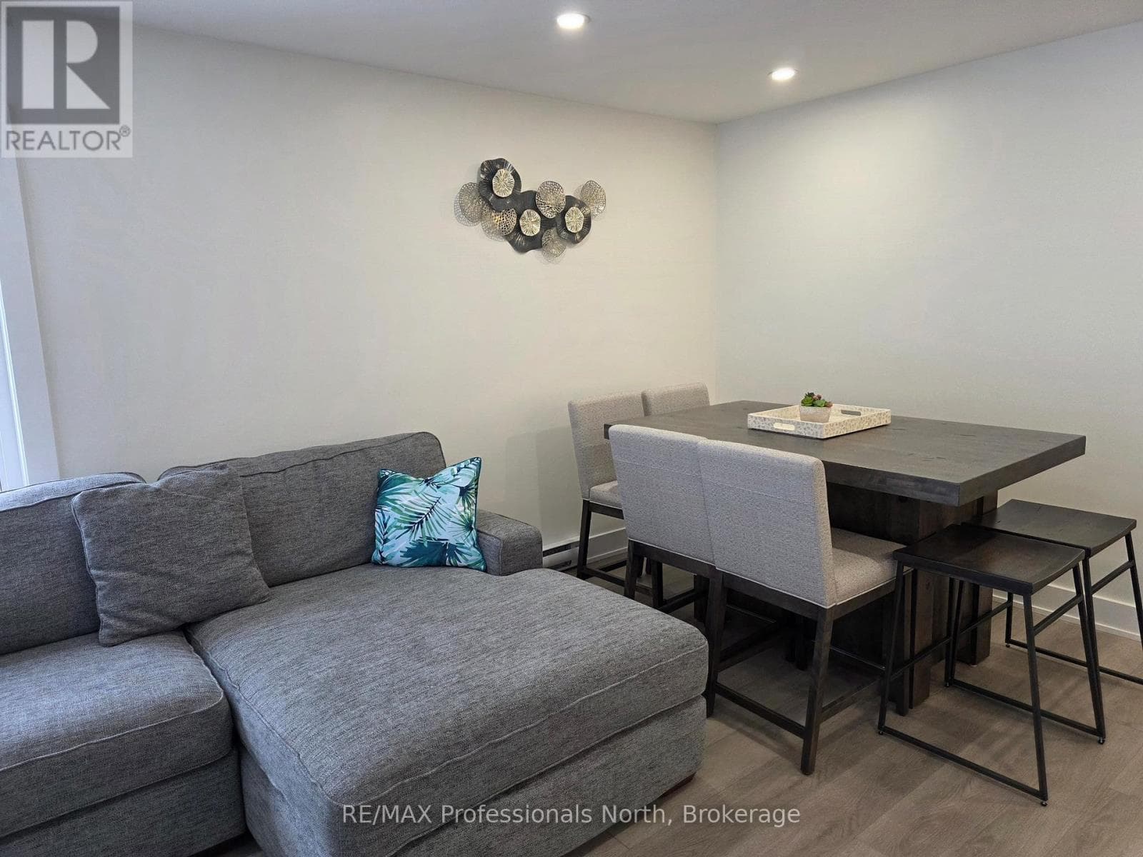 105 - 32 DEERHURST GREENS DRIVE, OnePoint — photo 2