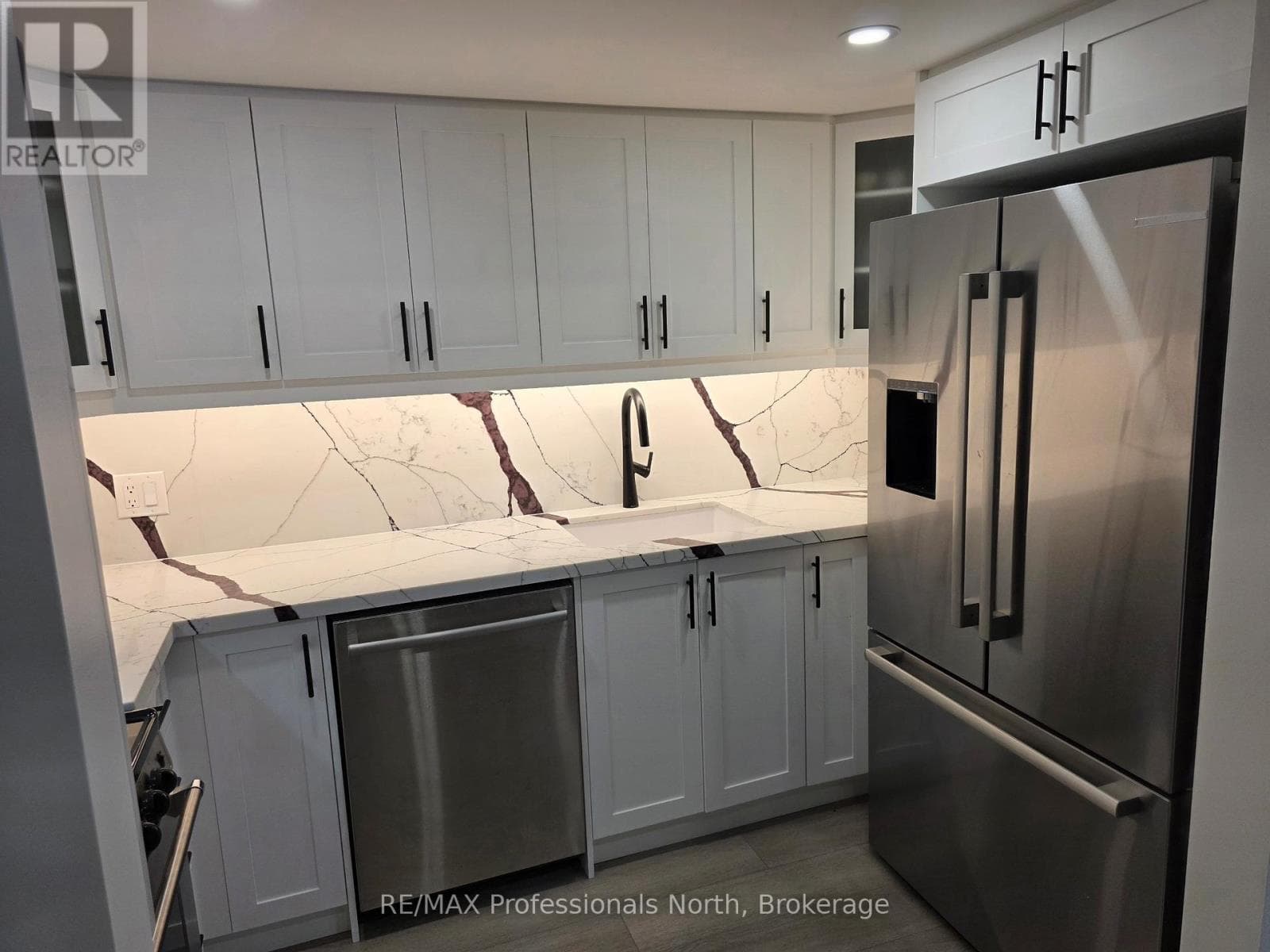 105 - 32 DEERHURST GREENS DRIVE, OnePoint — photo 4