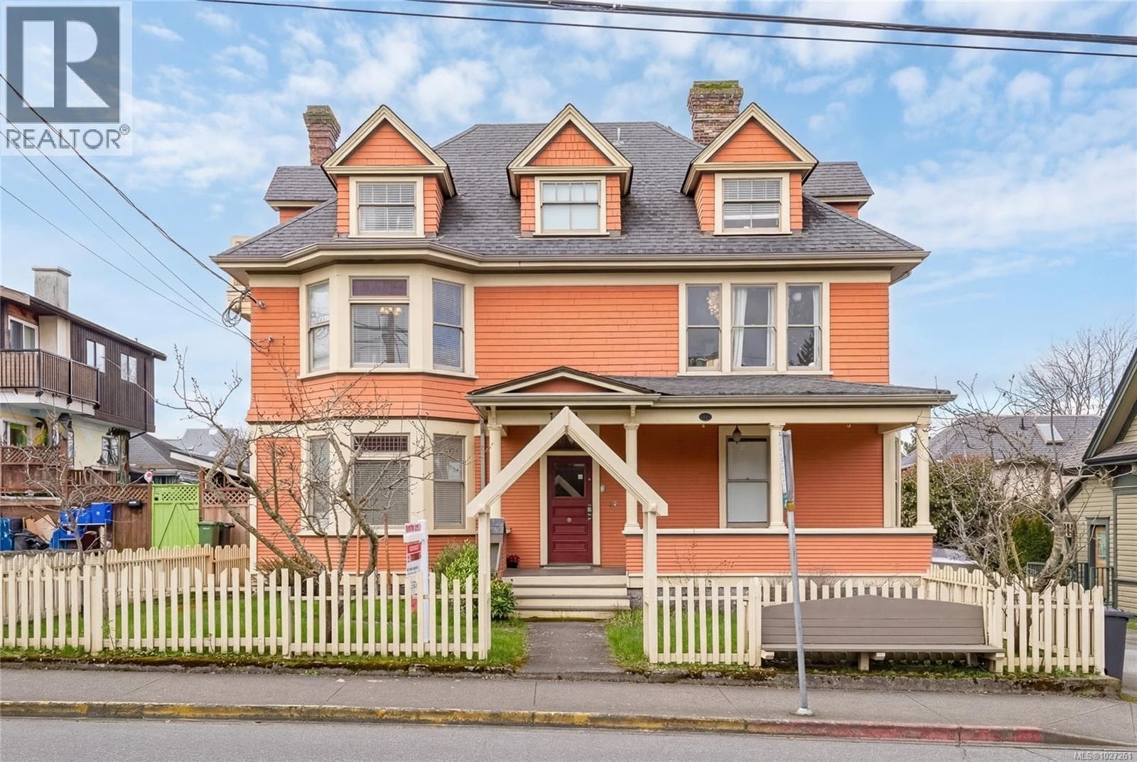 1418 FERNWOOD ROAD in Fernwood