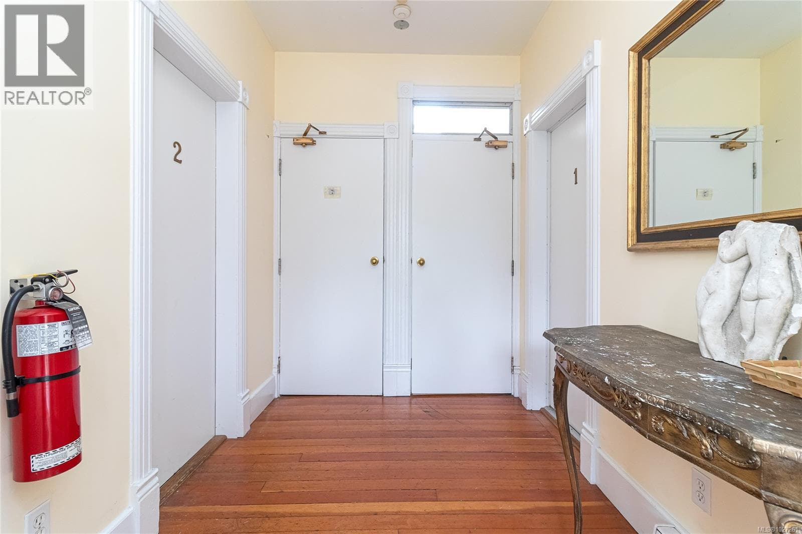 1418 FERNWOOD ROAD, Victoria — photo 4