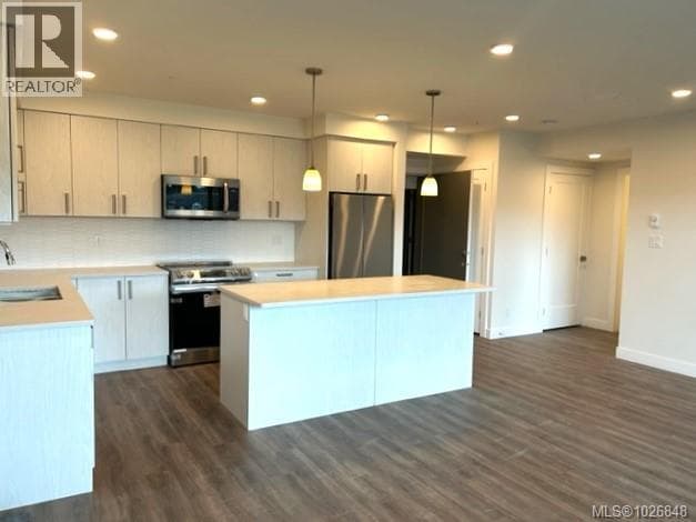 502 147 HALIBURTON STREET, Vancouver Island — photo 2