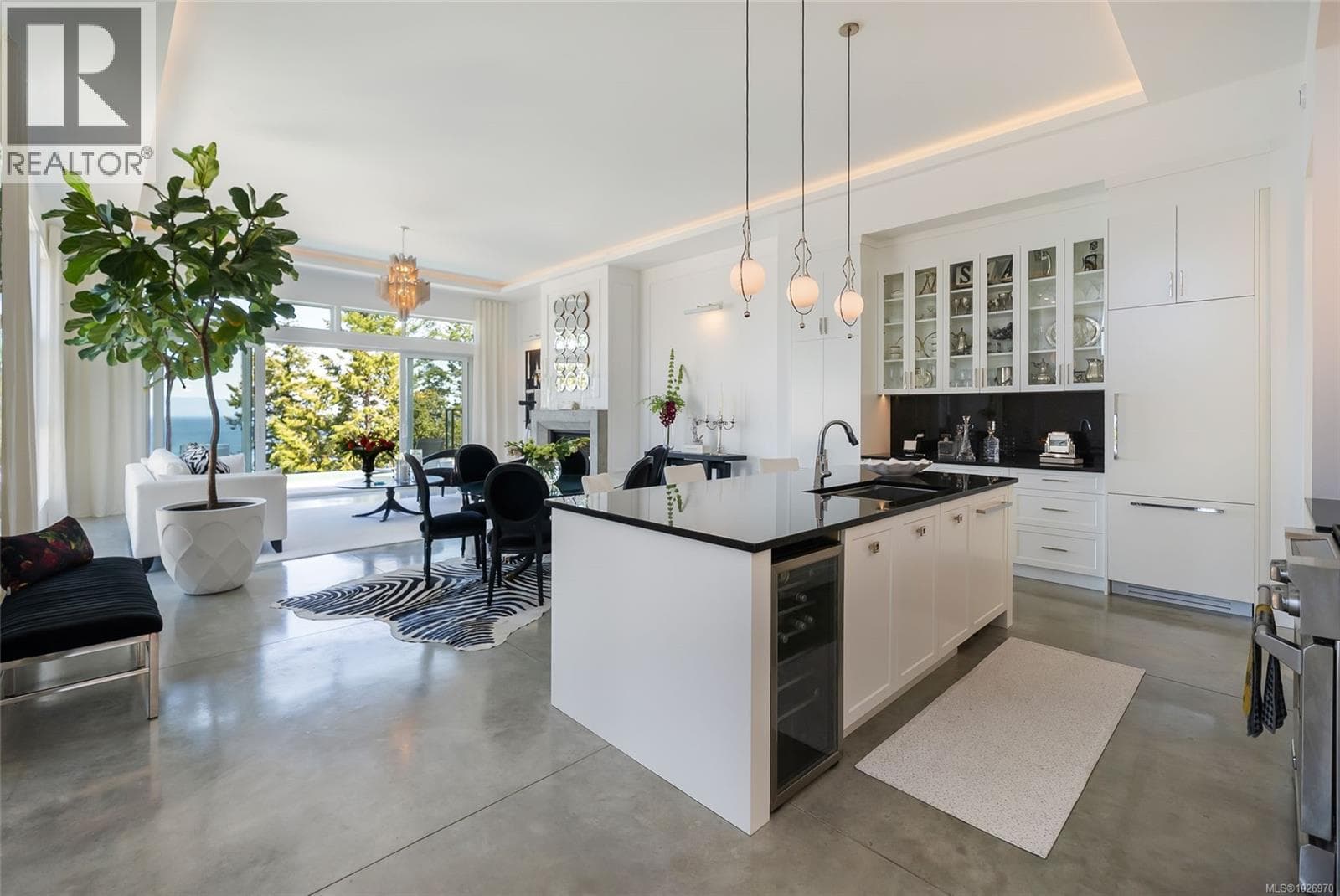 2080 ROLSTON PLAZA, Vancouver Island — photo 4