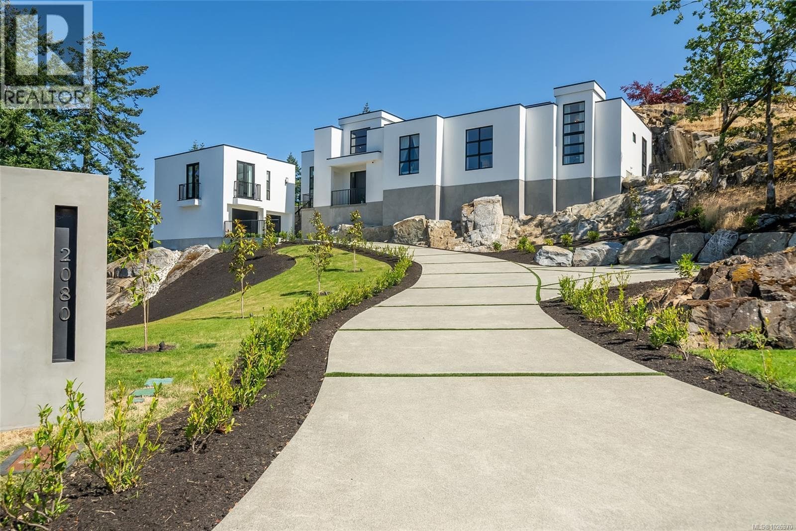 2080 ROLSTON PLAZA, Vancouver Island — photo 2