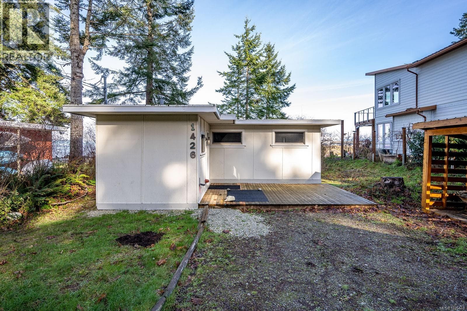 1426 Wilkinson Rd, Vancouver Island — photo 3