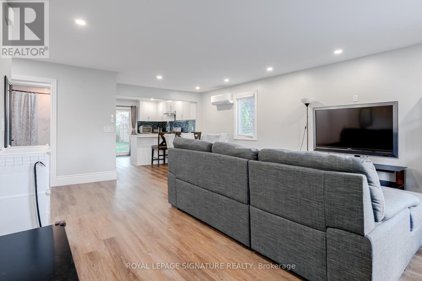 8 MOUNTSBERG ROAD, Toronto — photo 5