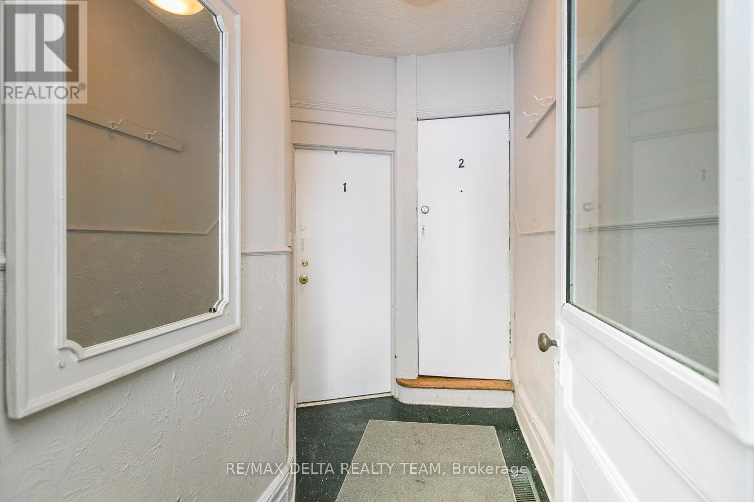 27 PERKINS STREET, Ottawa — photo 2